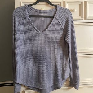 Anerican Eagle waffle v-neck thin sweater